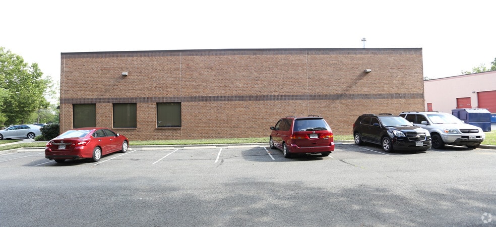 More Photos Of 9201-9225 Hampton Overlook, Capitol Heights Light Distribution For Lease