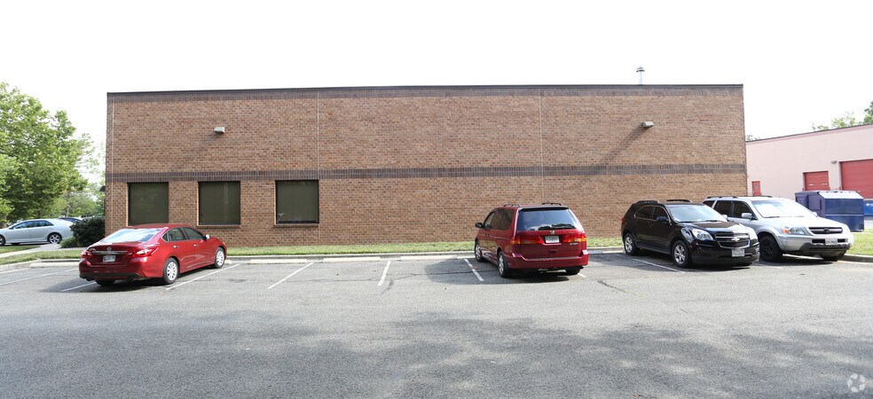 More Photos Of 9201-9225 Hampton Overlook, Capitol Heights Light Distribution For Lease