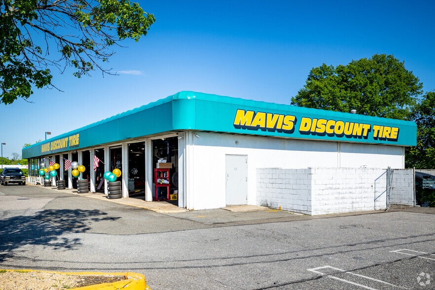 More Photos Of 358 Broadway Mall, Hicksville Unknown For Lease