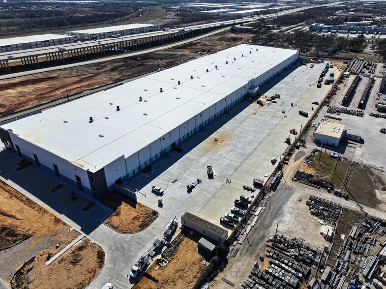 More Photos Of 3550 Hardrock Rd, Grand Prairie Warehouse For Lease