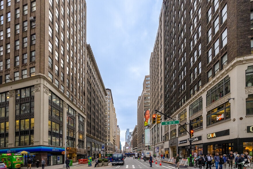 More Photos Of 1375 Broadway, New York Office For Lease