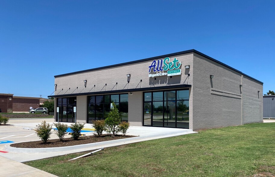 Primary Photo Of 208 S Douglas Blvd, Midwest City Storefront Retail Office For Lease