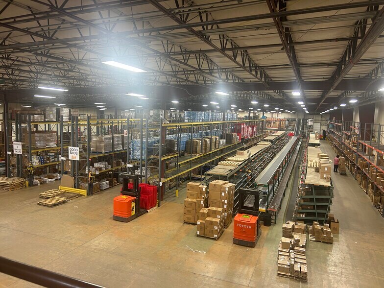 More Photos Of 4100-4202 Technology Dr, South Bend Distribution For Lease