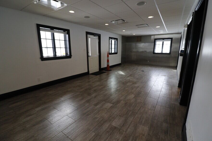 More Photos Of 1223 E Sciota Ave, Peoria Heights Industrial For Lease