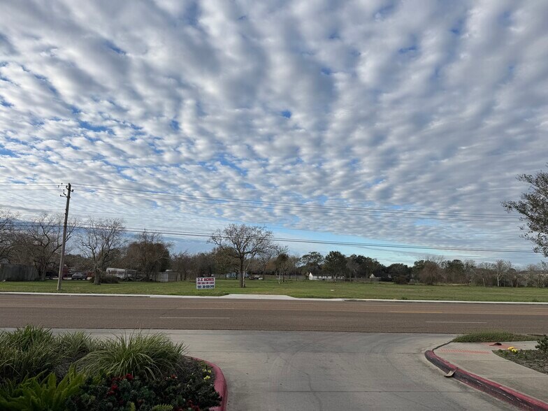 More Photos Of 5303 John Stockbauer Dr, Victoria Land For Sale