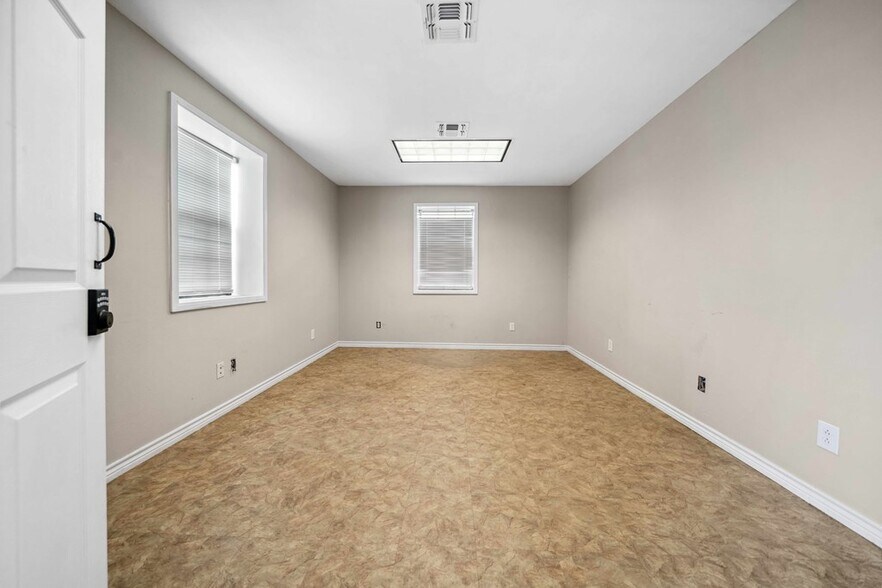 More Photos Of 8400 S US Highway 79, Palestine Office Residential For Sale