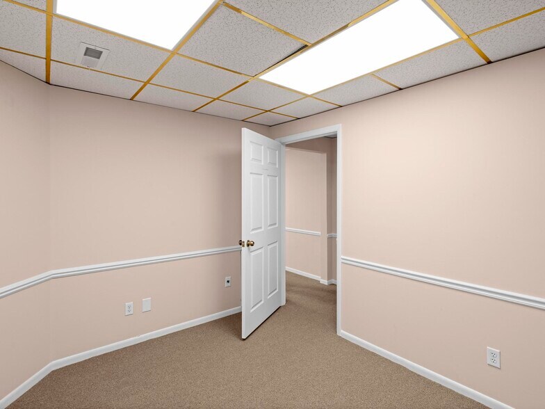 More Photos Of 4541 S 700 E, Salt Lake City Office For Sale
