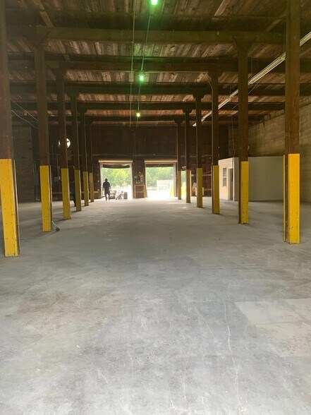 More Photos Of 200 N 13th St, Erwin Warehouse For Lease