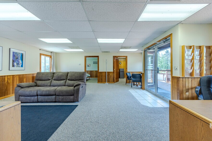 More Photos Of 45632 McKenzie Hwy, Vida Flex For Sale