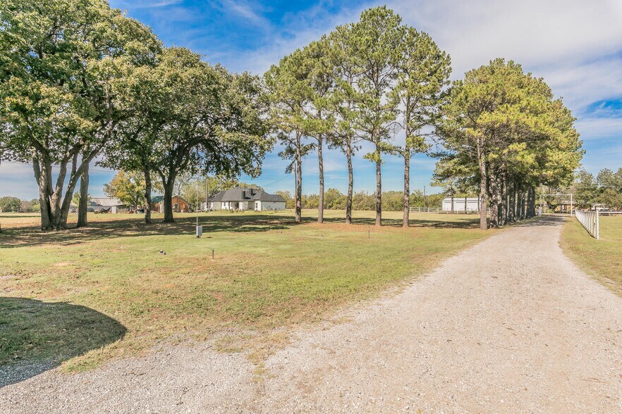 More Photos Of 327 County Road 4851, Newark Industrial For Lease