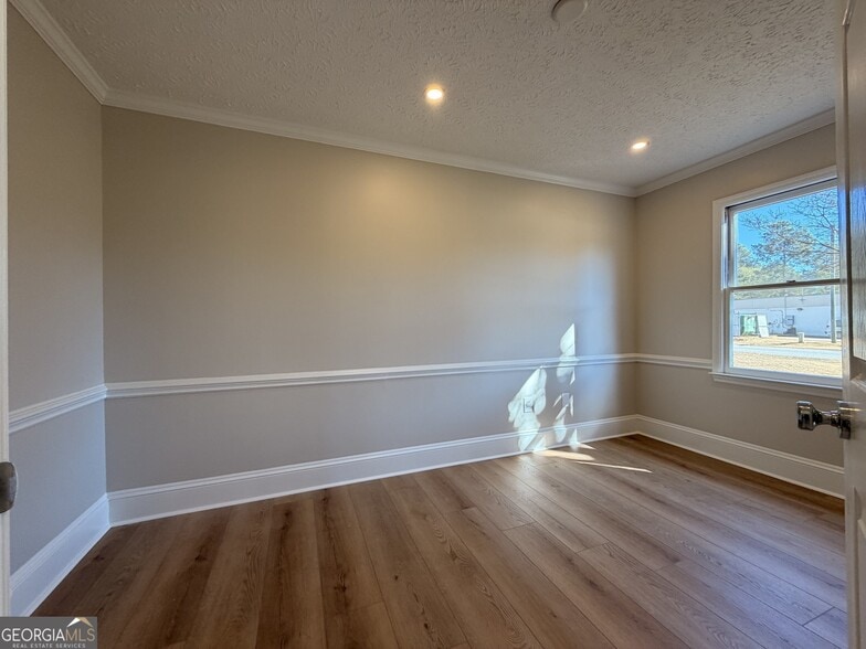 More Photos Of 1165 Cedar Shoals Dr, Athens Loft Creative Space For Sale