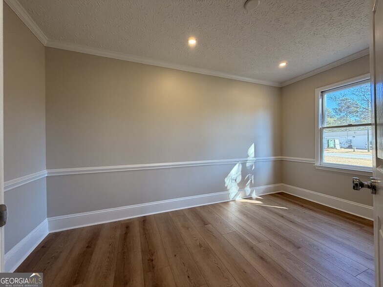 More Photos Of 1165 Cedar Shoals Dr, Athens Loft Creative Space For Lease