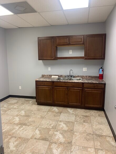 More Photos Of 16325 Northcross Dr, Huntersville Office For Lease