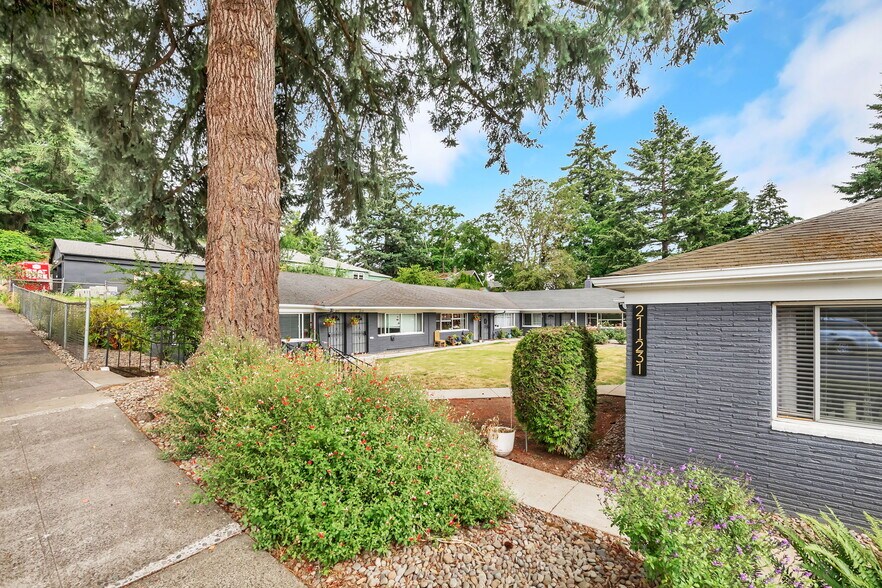 More Photos Of 206-240 NE 66th Ave, Portland Apartments For Sale