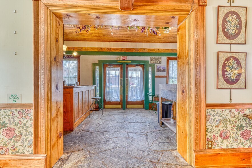 More Photos Of 512 Royal Gorge Blvd, Canon City Restaurant For Sale