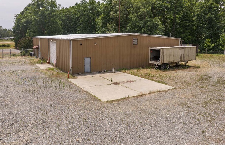 More Photos Of 11006 Cobbs Rd, Glen Allen Warehouse For Lease