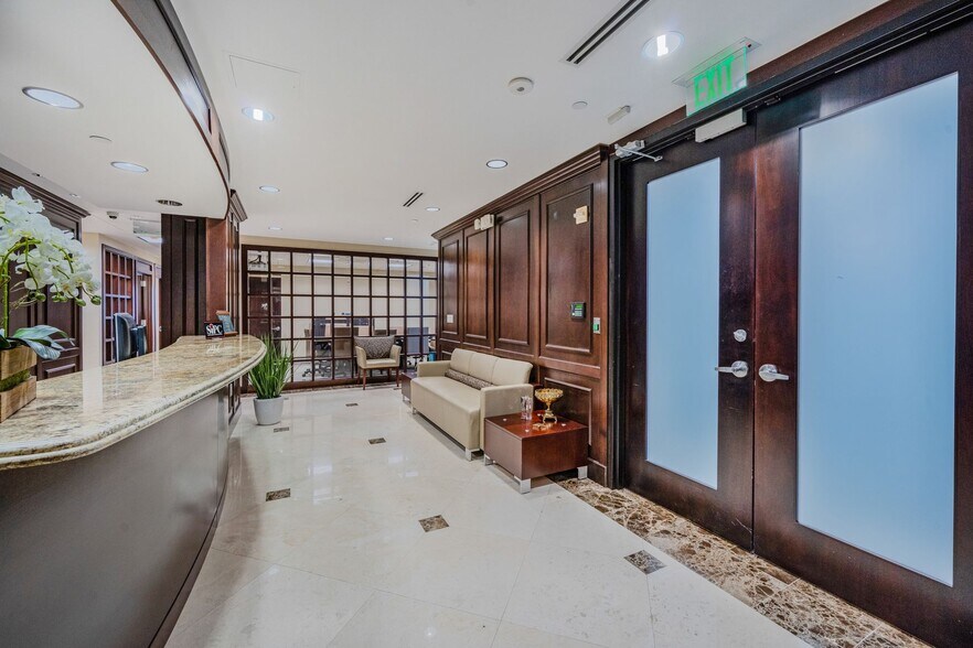 More Photos Of 1000 Brickell Ave, Miami Office For Lease