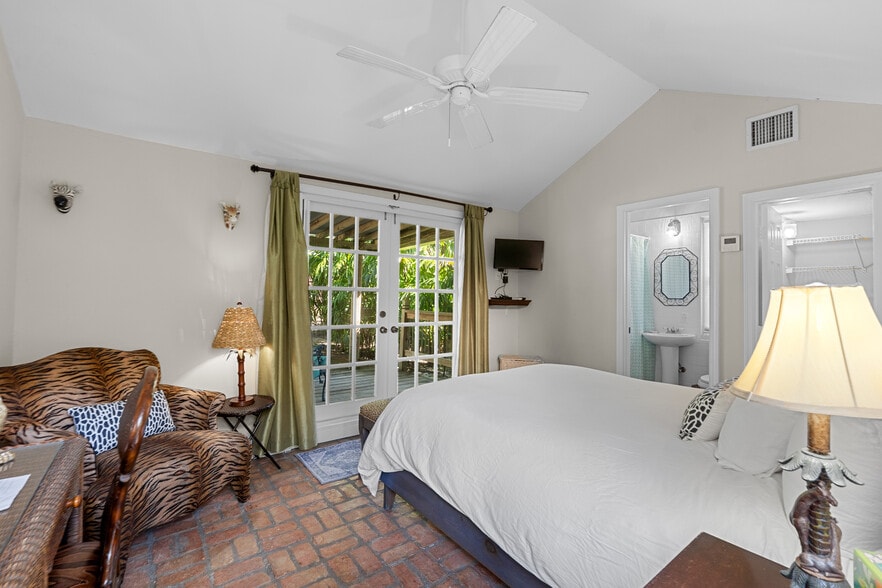 More Photos Of 1608 Lake Ave, West Palm Beach Hotel For Sale