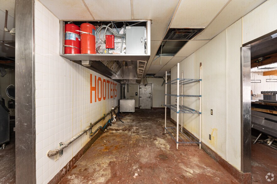 More Photos Of 3241 Horizon Dr, Springfield Restaurant For Sale