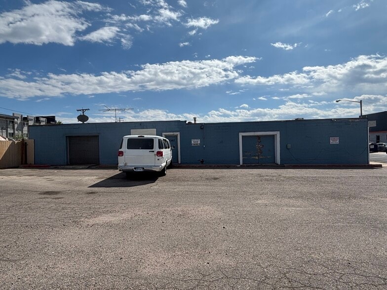 More Photos Of 2360 Dayton St, Aurora Warehouse For Lease