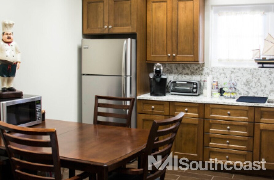 More Photos Of 7000 SE Federal Hwy, Stuart Office For Lease