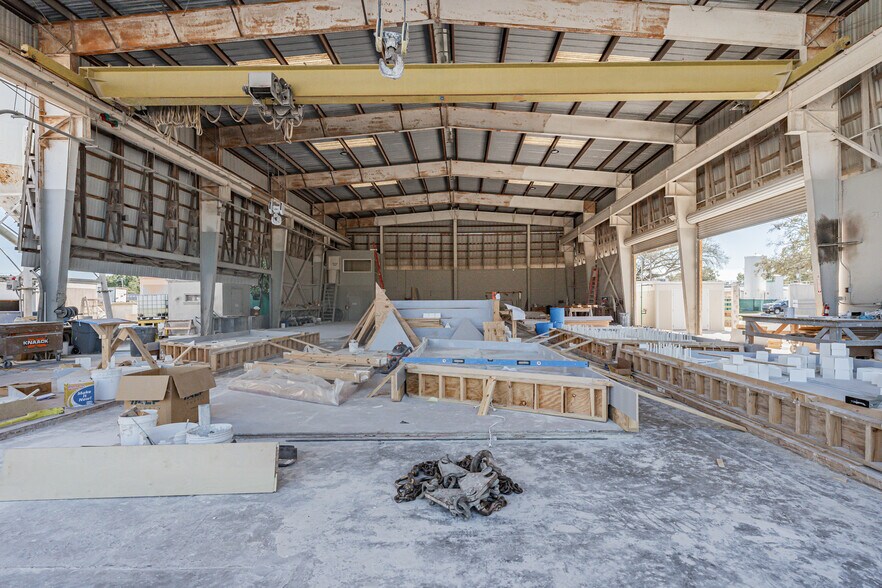 More Photos Of 4451 8th Ave S, Saint Petersburg Manufacturing For Lease