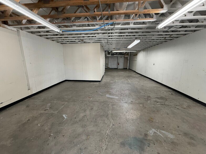 More Photos Of 5308 N Middlebrook Pike, Knoxville Light Manufacturing For Lease