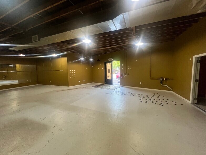 More Photos Of 1114 Porter Rd, Nashville Freestanding For Lease