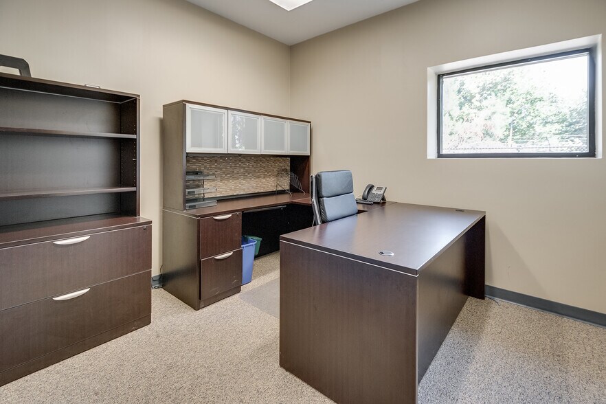 More Photos Of 4295 Brogdon Exchange, Suwanee Warehouse For Sale