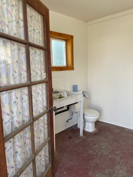 More Photos Of 11443 Nardo St, Ventura Warehouse For Sale