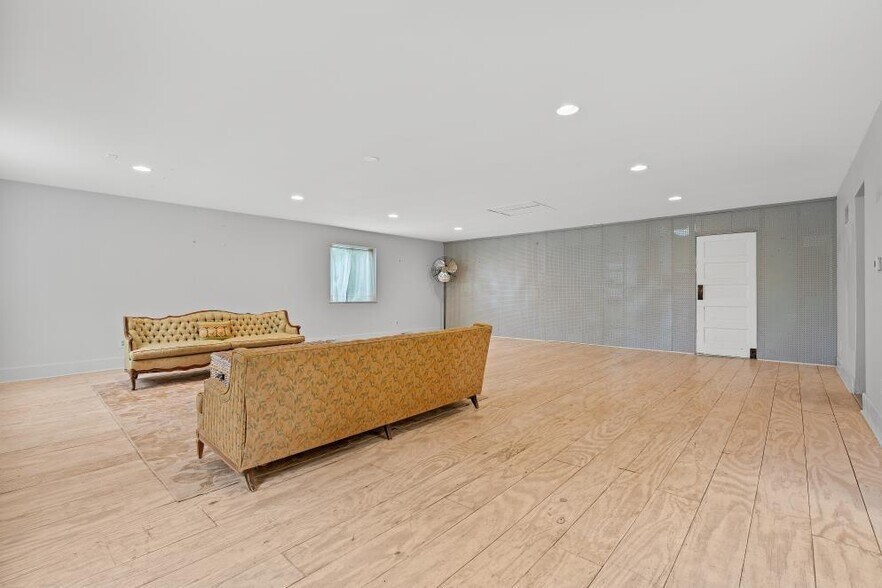 More Photos Of 505 MO-273 Highway, Tracy Freestanding For Sale