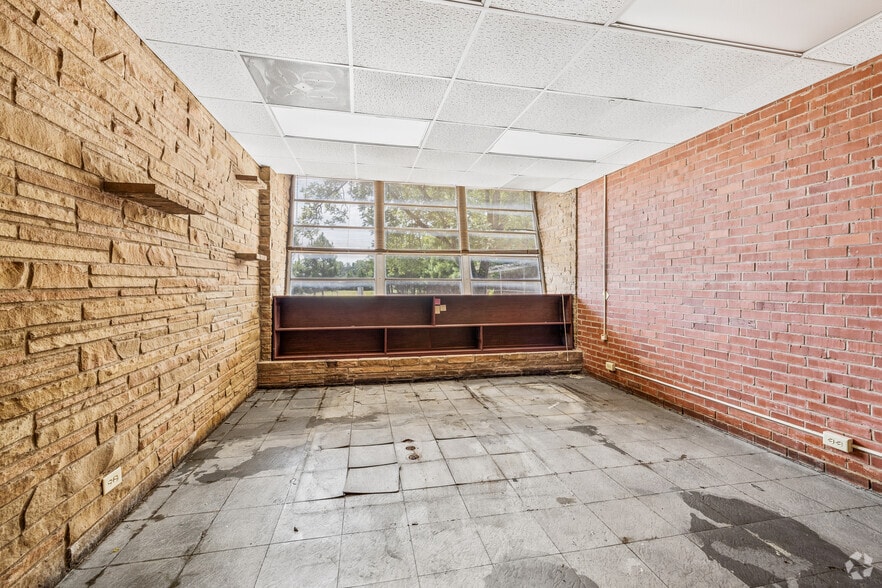 More Photos Of 500 S Chippewa St, Lumberton Warehouse For Sale