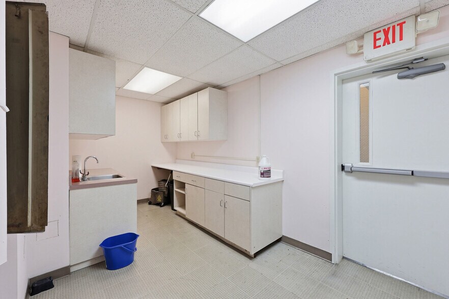 More Photos Of 4074 Hoover Rd, Grove City Office For Lease