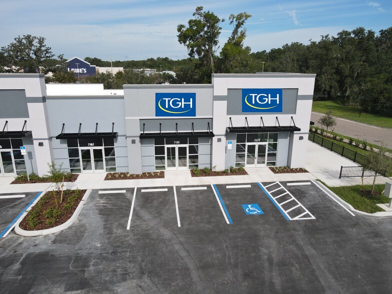 More Photos Of 7159-7171 Broad St, Brooksville Storefront Retail Office For Lease
