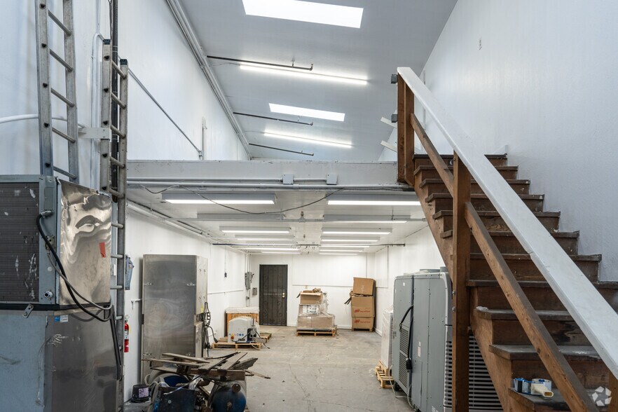 More Photos Of 2377 Stanwell Dr, Concord Warehouse For Lease