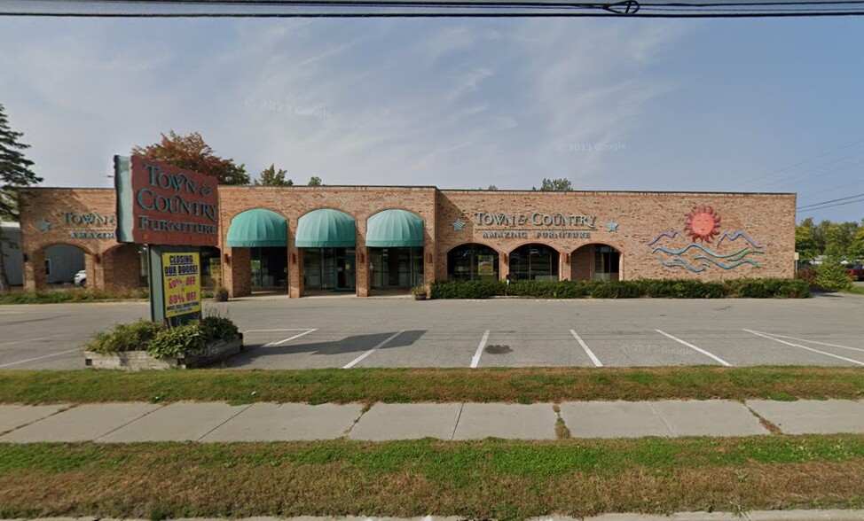 Primary Photo Of 1515 Shelburne Rd, South Burlington General Retail For Sale