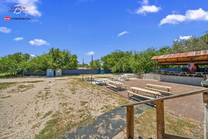 More Photos Of 23699-23737 W US Highway 290, Harper Storefront For Sale