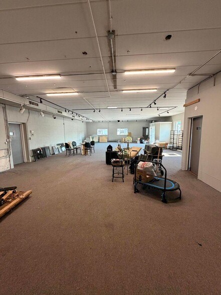 More Photos Of 11130 W 93rd Ave, Saint John Showroom For Sale