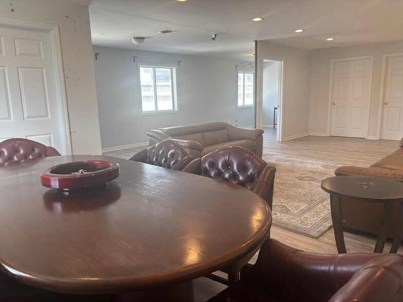 More Photos Of 521 Oak St, Copiague Carwash For Lease