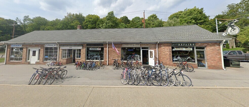 More Photos Of 1557 Main St, Pleasant Valley General Retail For Sale