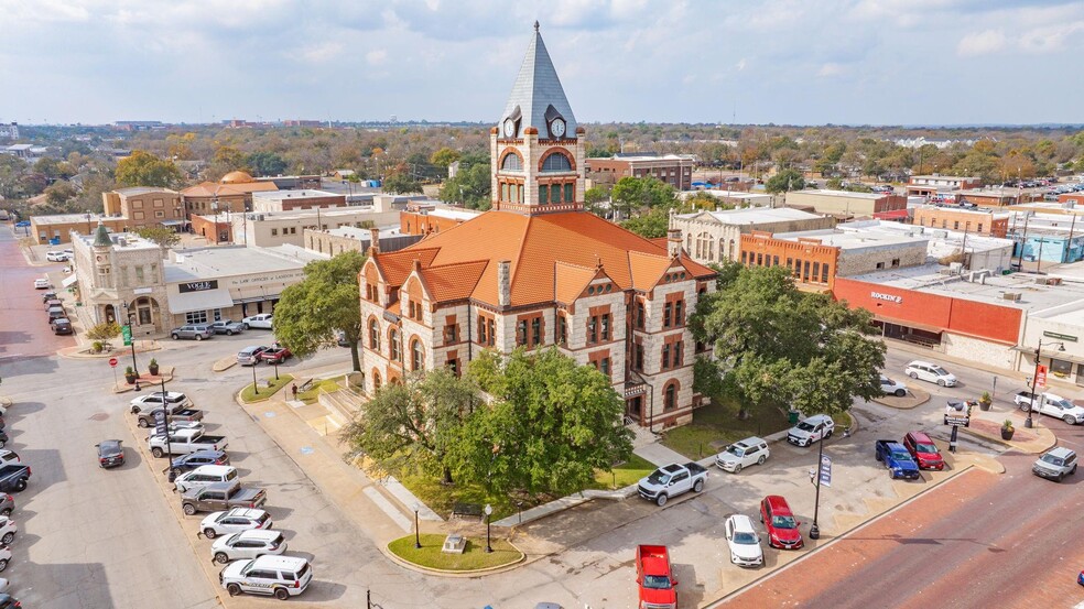 More Photos Of 104 E College St, Stephenville General Retail For Sale