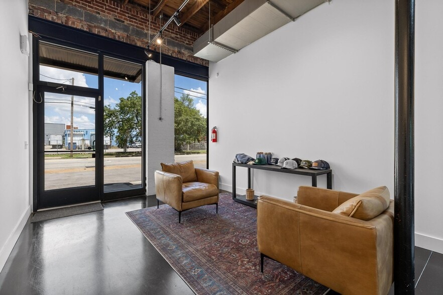 More Photos Of 1412 E Main St, Chattanooga Office For Lease