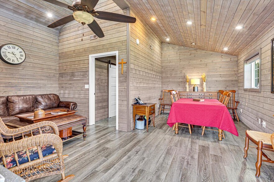 More Photos Of 7621 SE Cannon Ball Rd, Holt Specialty For Sale