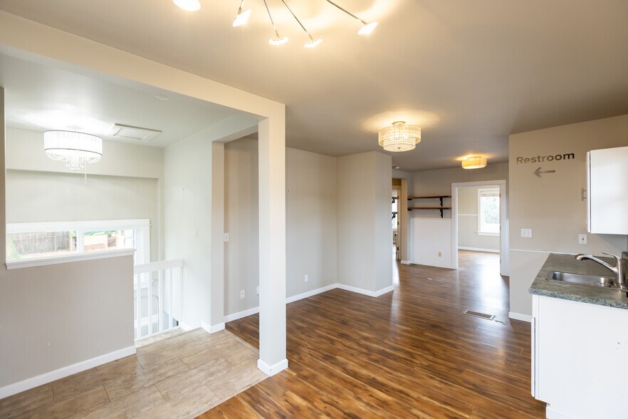 More Photos Of 1215 B St, Hood River Office For Sale