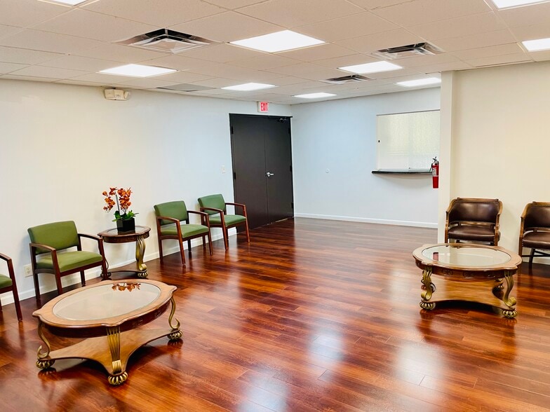 More Photos Of 2201 NE 52nd St, Lighthouse Point Medical For Sale