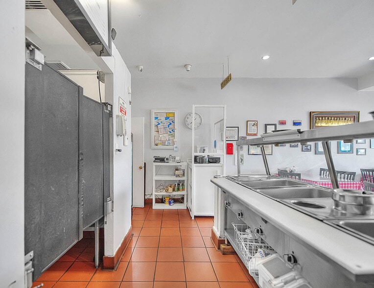 More Photos Of 14901 S Western Ave, Gardena Freestanding For Lease