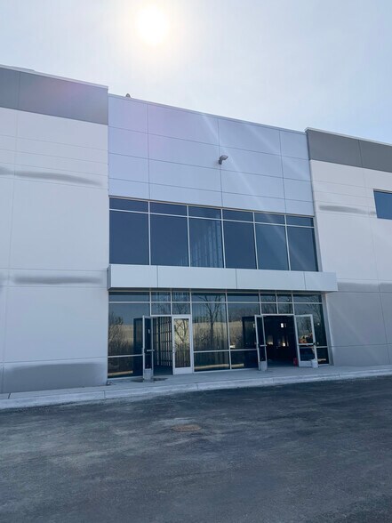 More Photos Of 10000 S Ridgeview Dr, Oak Creek Manufacturing For Lease