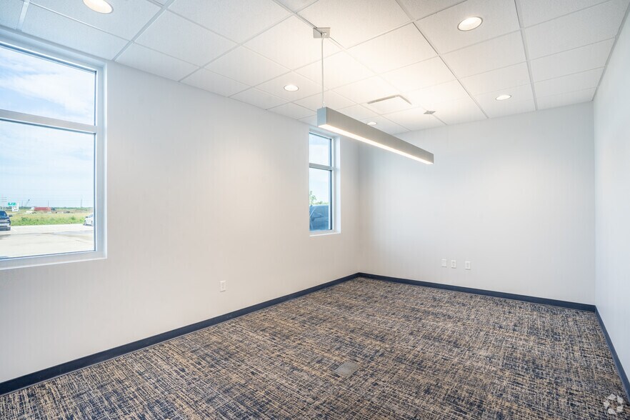 More Photos Of 3703 Cedar Blvd, Baytown Unknown For Lease