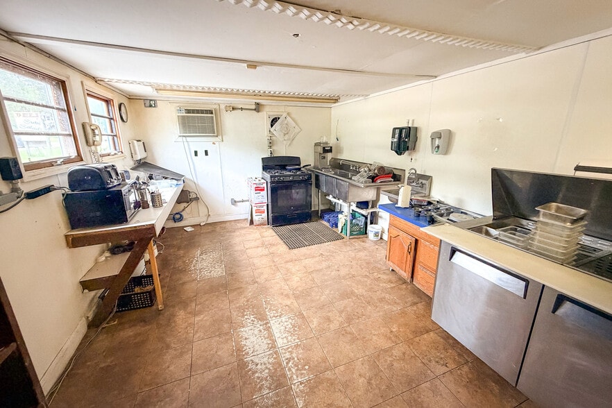 More Photos Of 3033 Theodore Roosevelt Hwy, Waterbury Convenience Store For Sale