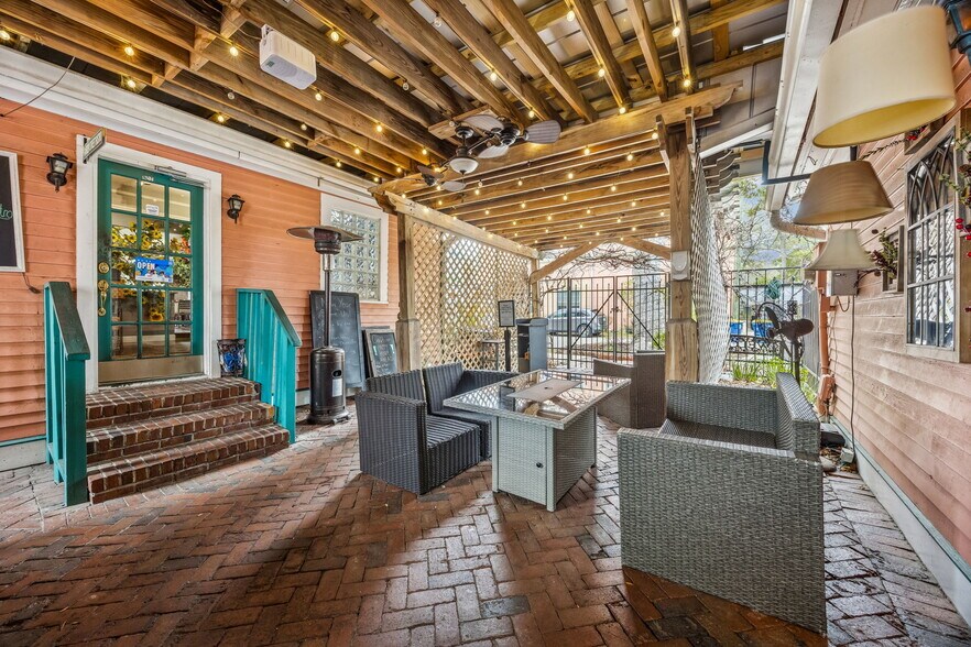 More Photos Of 218 Ash St, Fernandina Beach Freestanding For Sale